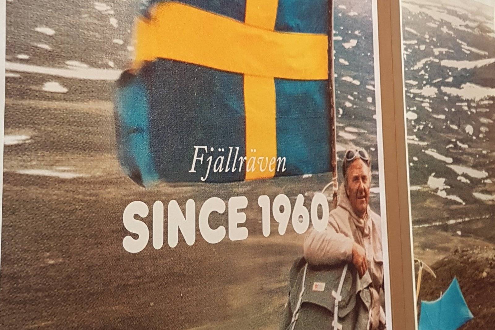 Fjällräven Gründer Åke Nordin in Outdoor Landschaft und schwedischer Flagge