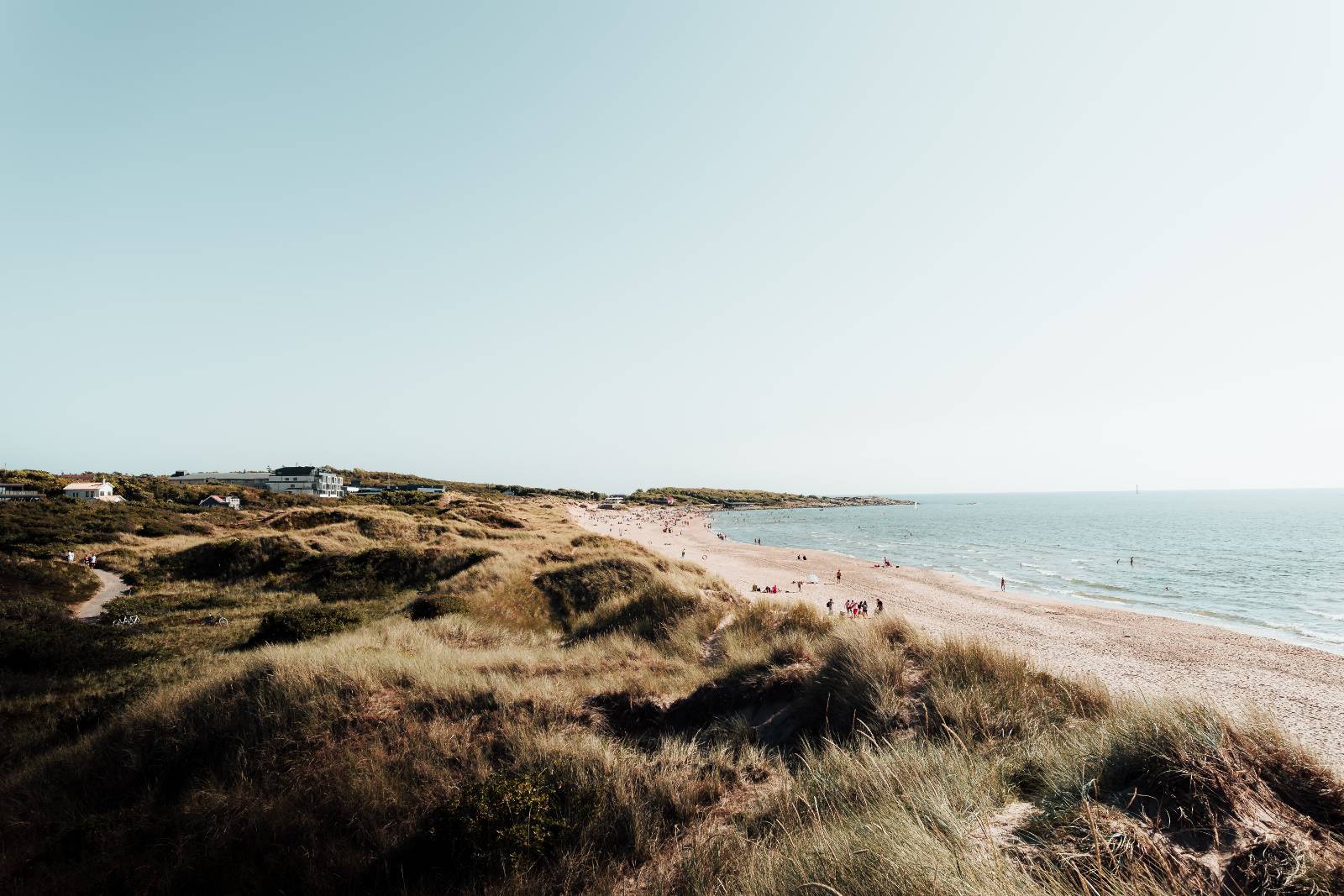 Meer, Strand und Dünen im Sommer in Schweden - Kavat